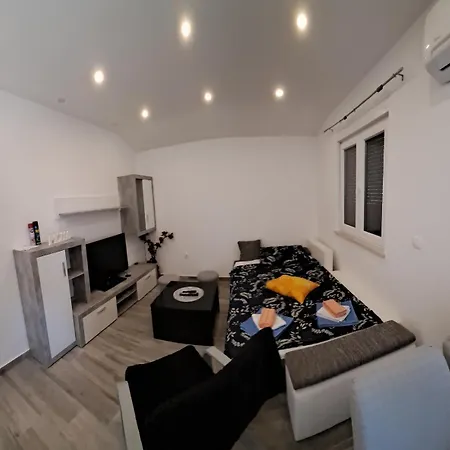 St&ar Lejlighed Pula